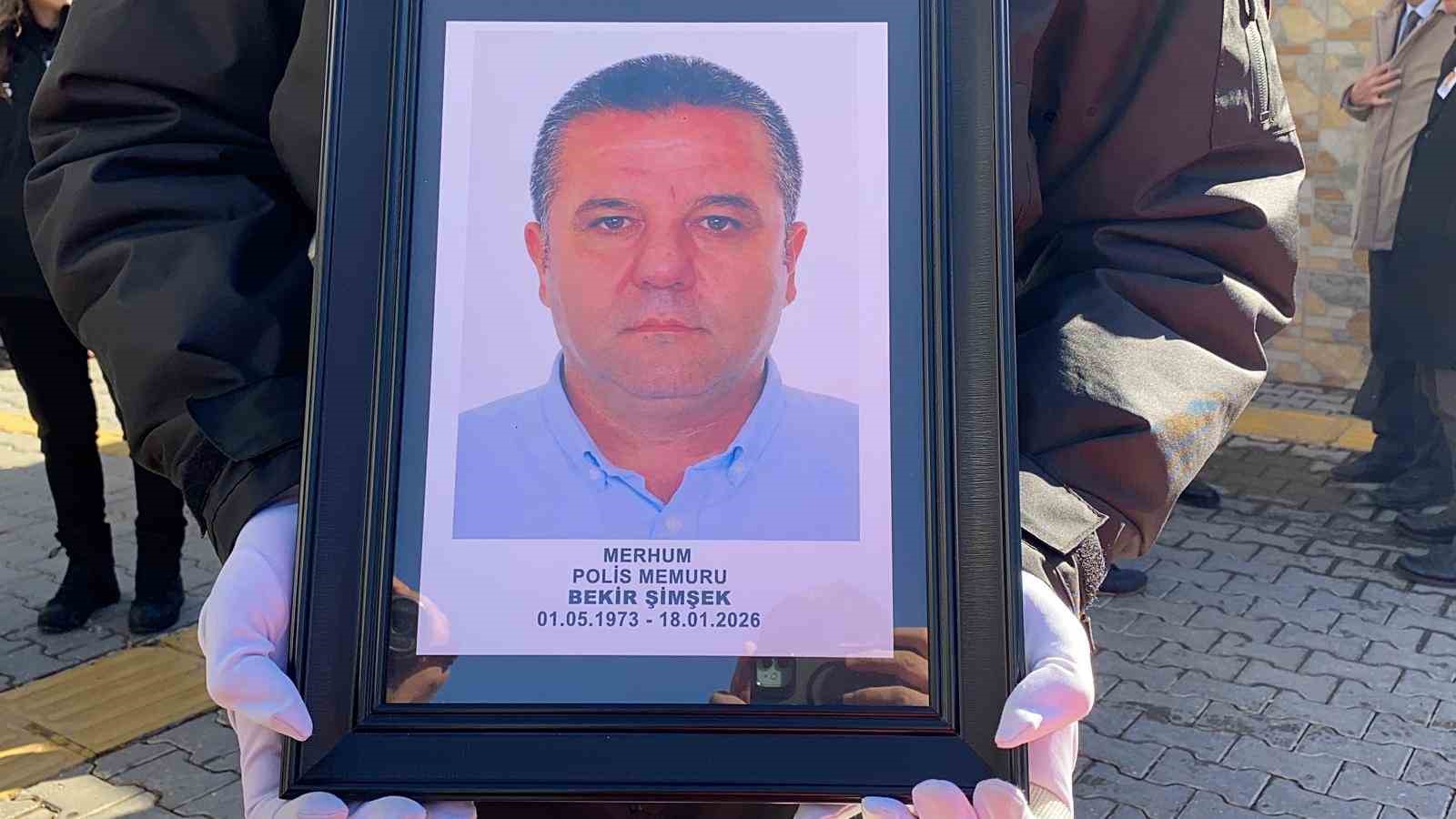vefat eden polis memuru torenle son yolculuguna ugurlandi 4