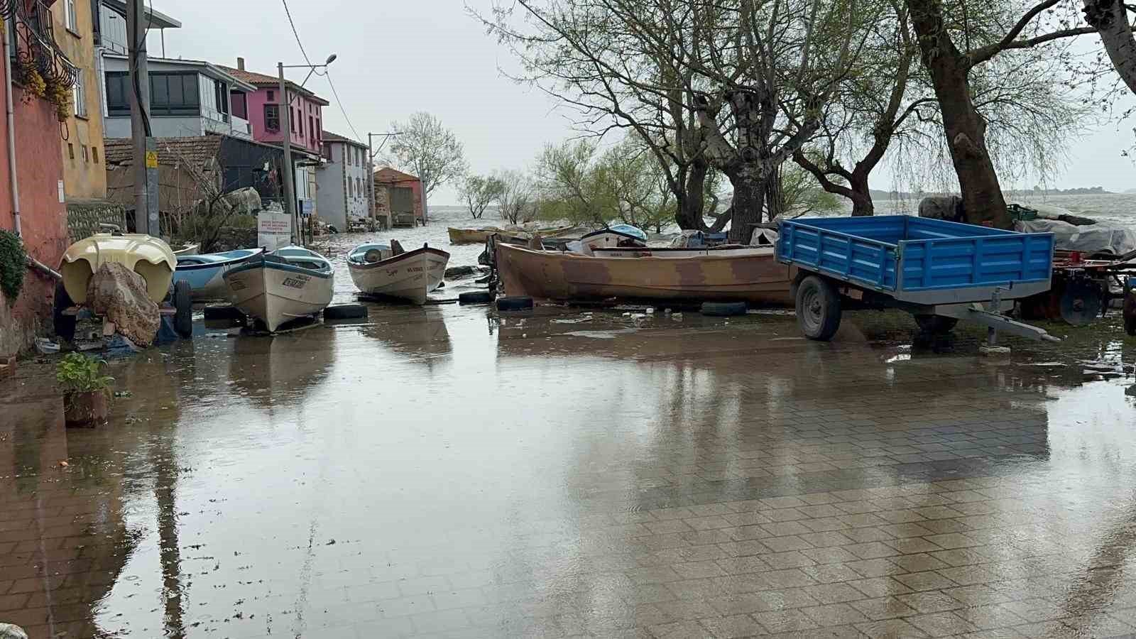 velhasil sudan ibaret bursanin dagi ovasi suyla doldu 6 6UD3Zt3i