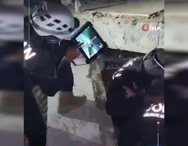venezuelada-6-gun-sonra-3-yasindaki-cocuk-enkazdan-sag-cikarildi-rki266tK.jpg