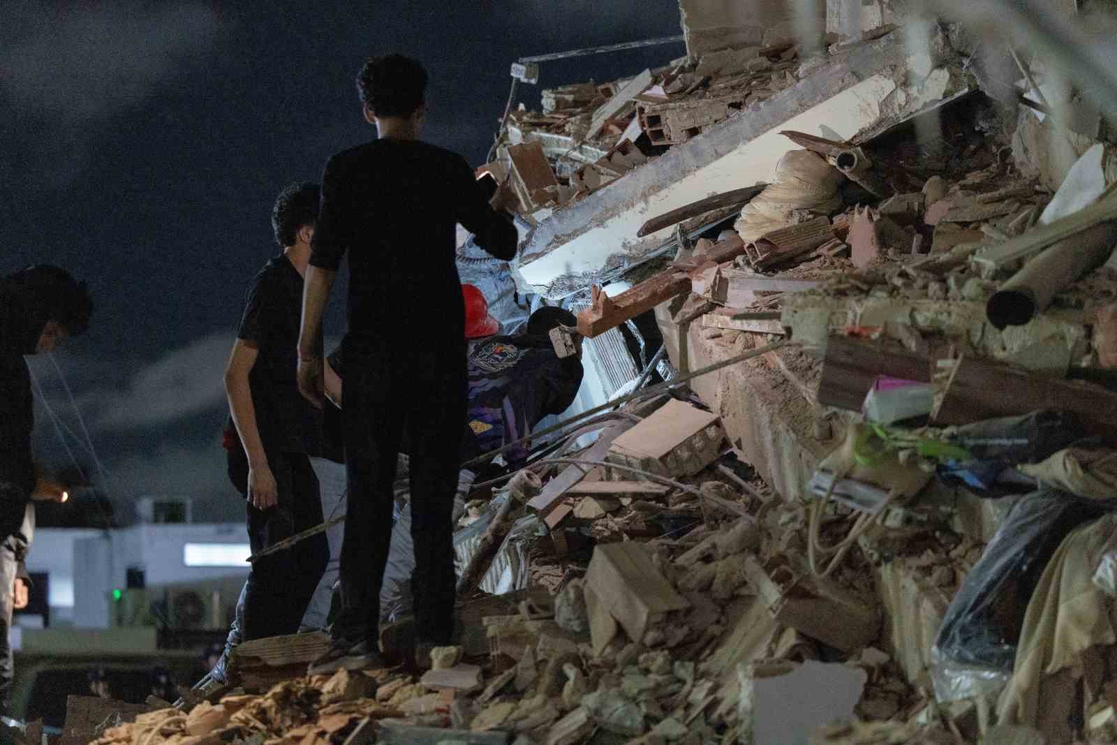 venezueladaki depremlerde 32 kisi hayatini kaybetti 700 kisi yaralandi 11 qID8evT2