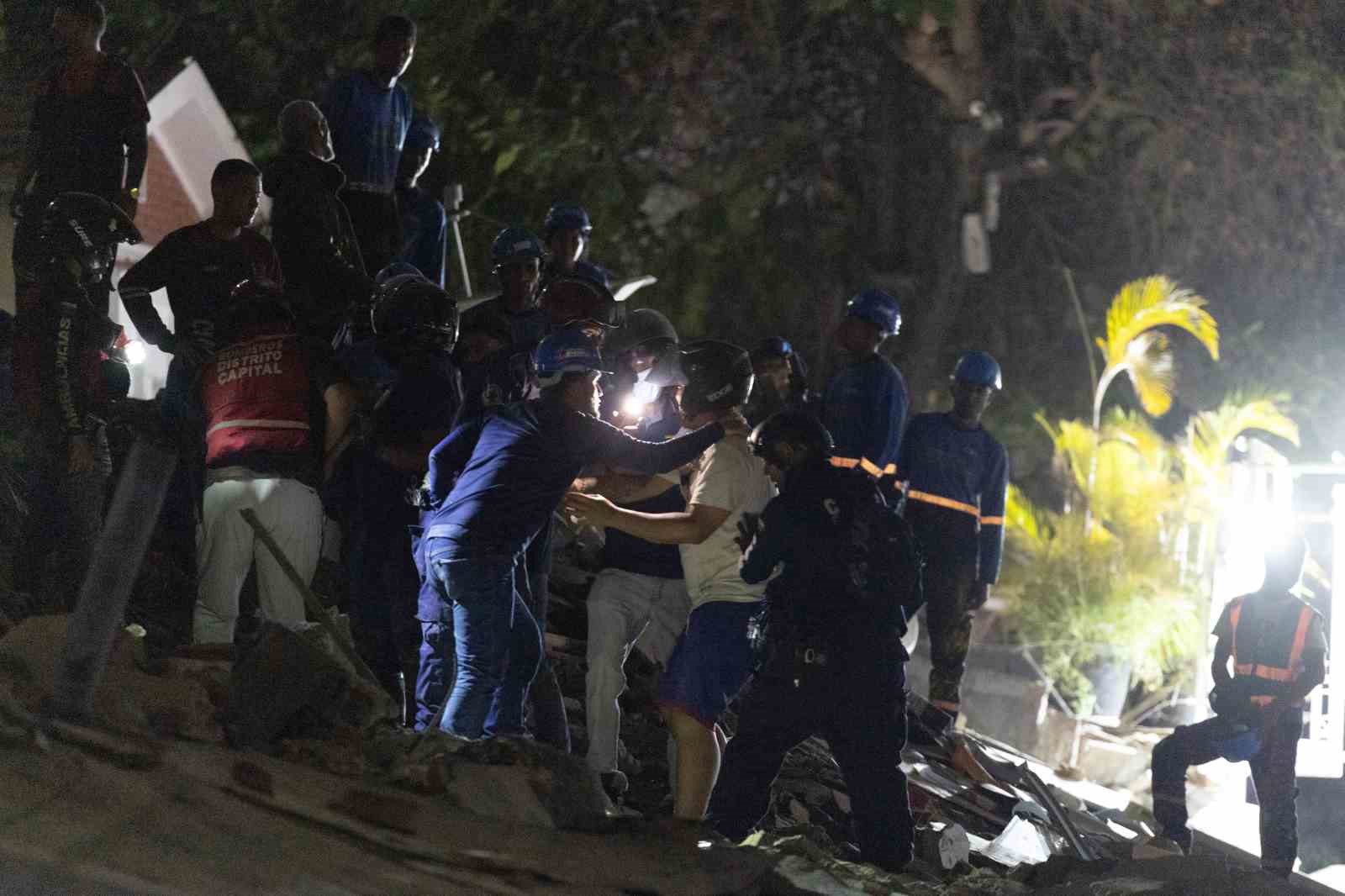 venezueladaki depremlerde 32 kisi hayatini kaybetti 700 kisi yaralandi 15 qvev5uzF