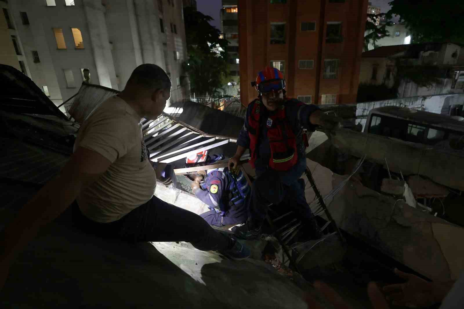 venezueladaki depremlerde 32 kisi hayatini kaybetti 700 kisi yaralandi 6 cwewgu76