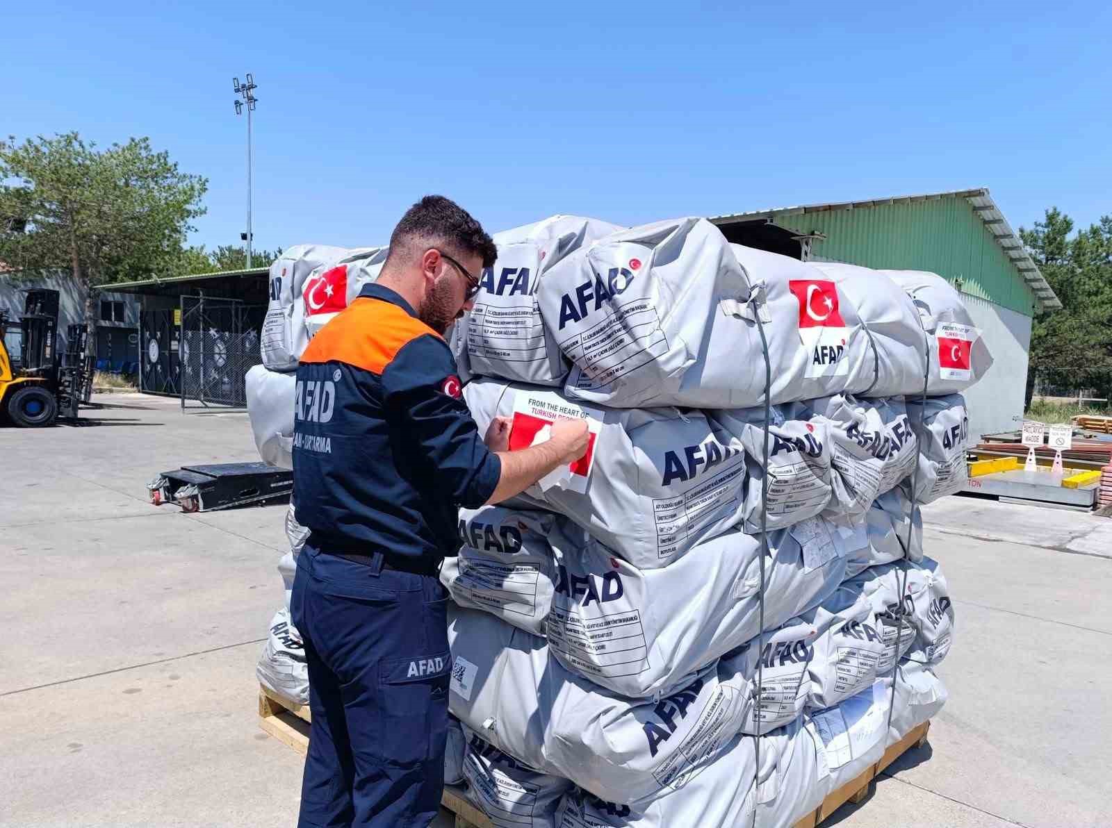 venezuelaya 30 ton insani yardim malzemesi goturuldu 1 JcZgiclj