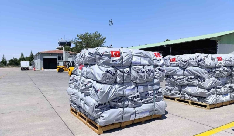 venezuelaya-30-ton-insani-yardim-malzemesi-goturuldu-zsuZUtHB.jpg