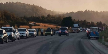 vezirhan-golpazari-karayolu-orman-yangini-nedeniyle-trafige-kapatildi-QHlwQpOB.jpg