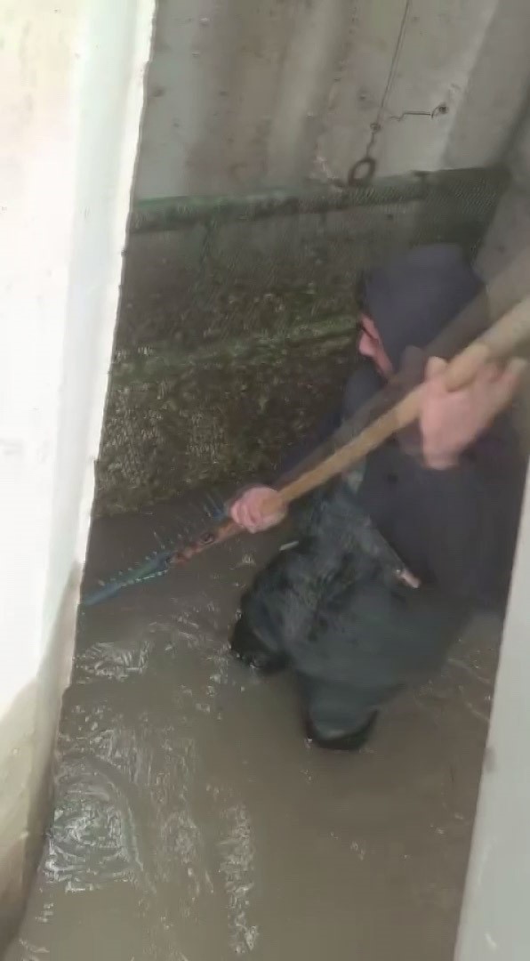 Vicdanları tonlarca suyun boşa akmasına izin vermedi, DSİ’nin yapması gerekeni kendileri yaptı 5 vicdanlari tonlarca suyun bosa akmasina izin vermedi dsinin yapmasi gerekeni kendileri yapti 1 u6IEGebU