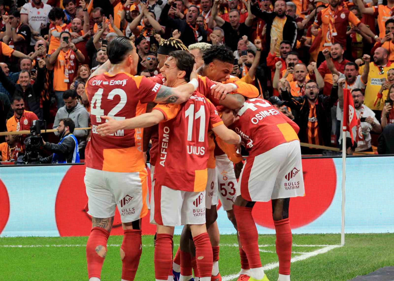 victor osimhen bu sezonki 20 golunu atti 1