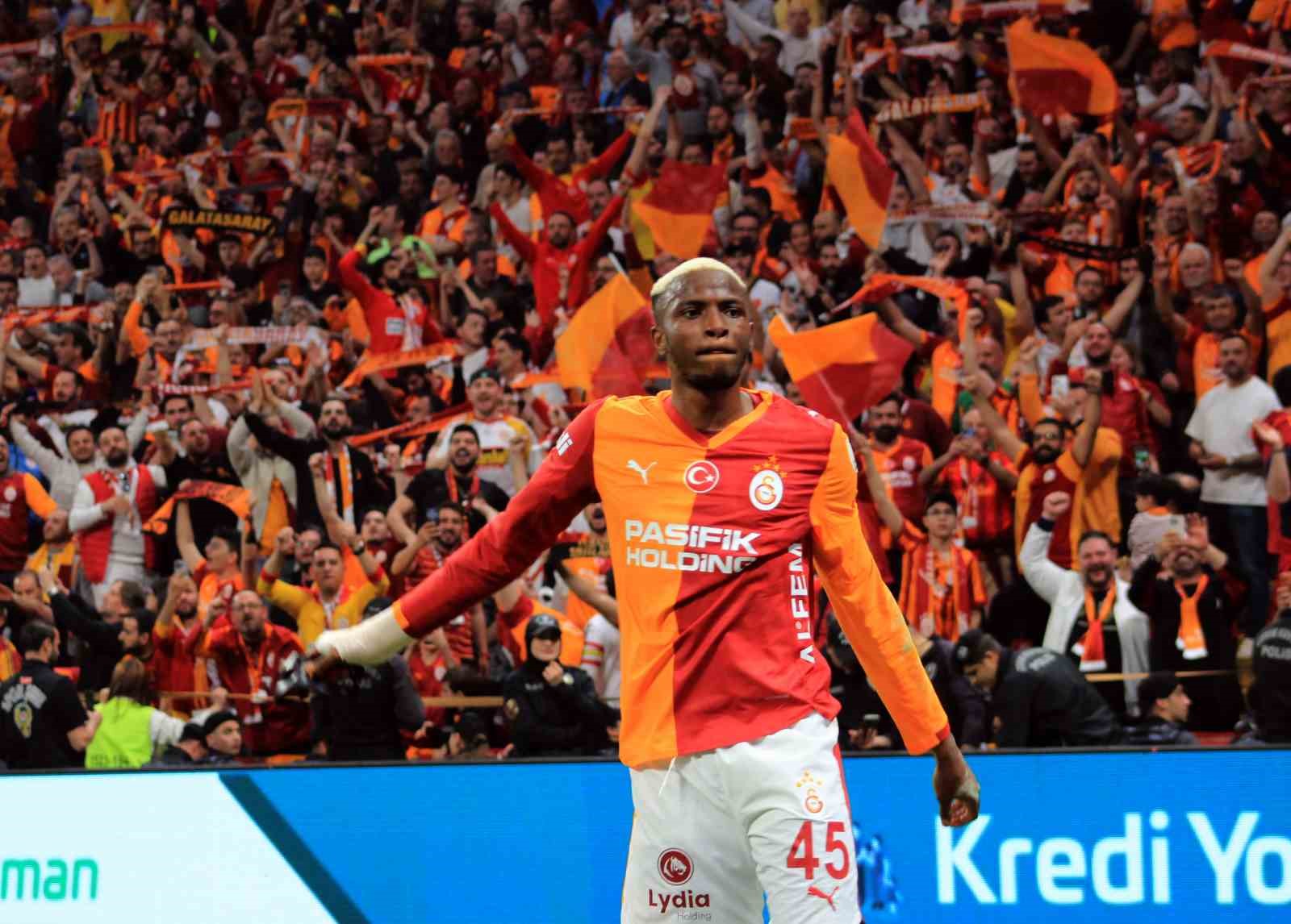 victor osimhen bu sezonki 20 golunu atti 2 MhNUmcbw
