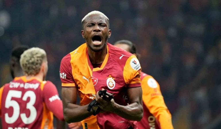 victor-osimhen-bu-sezonki-gol-sayisini-11e-cikardi-vAvzYIdF.jpg
