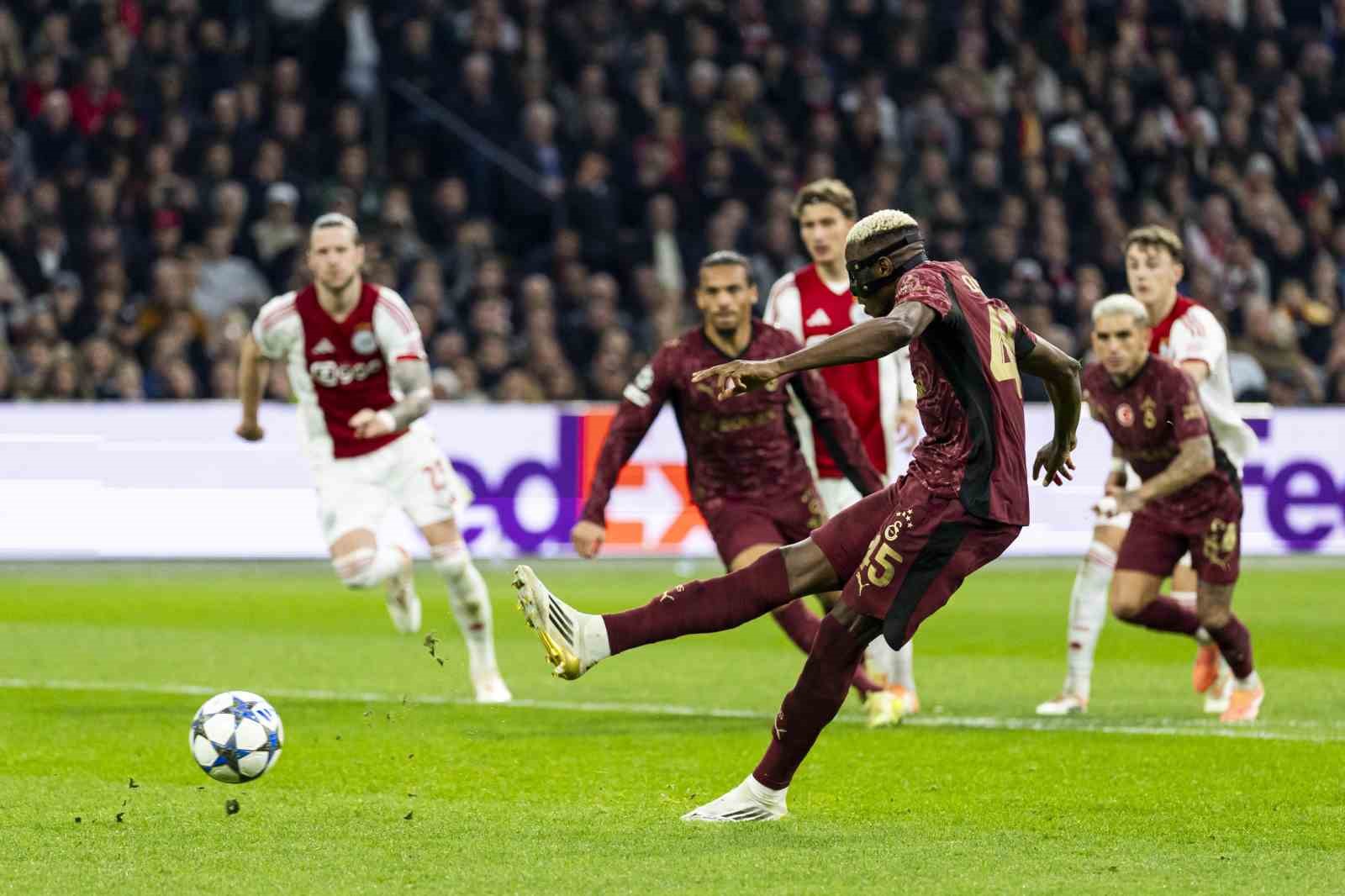 victor osimhen uefa sampiyonlar liginde gol kralligina yukseldi 1 zArKL96p