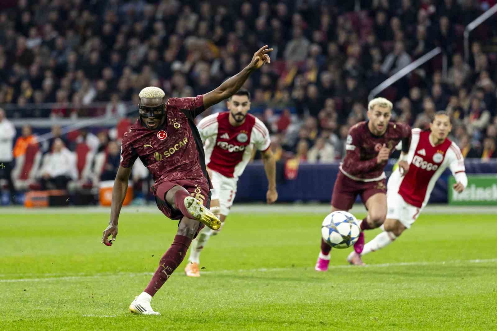 victor osimhenden avrupada ilk hat trick 0