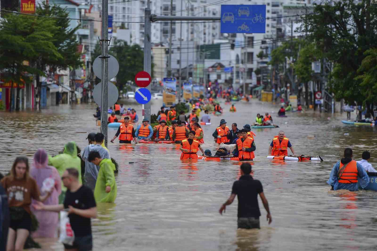 vietnamdaki sel felaketinde can kaybi 55e yukseldi 2