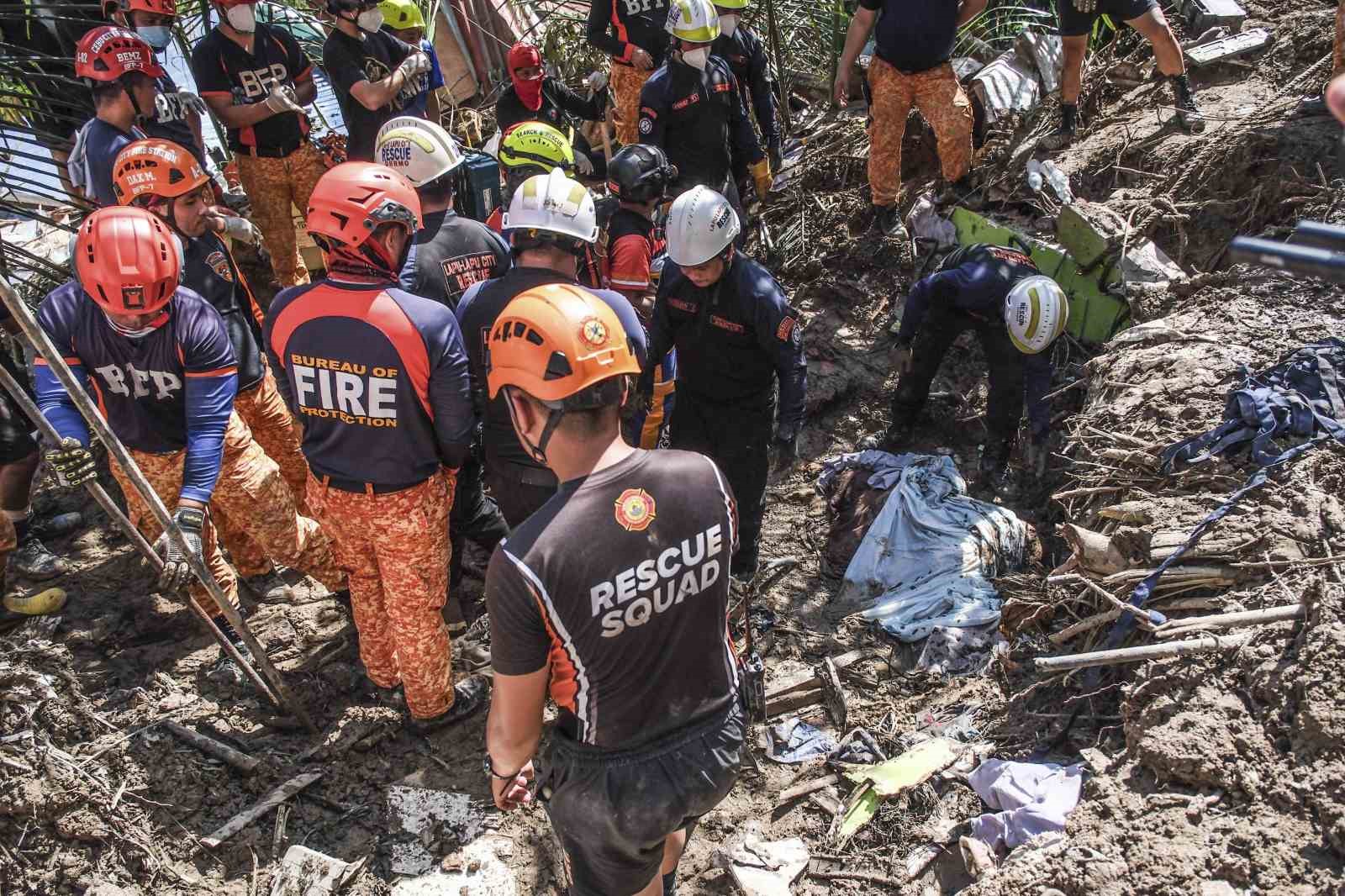 vietnami vuran kalmaegi tayfununda 5 kisi hayatini kaybetti 5