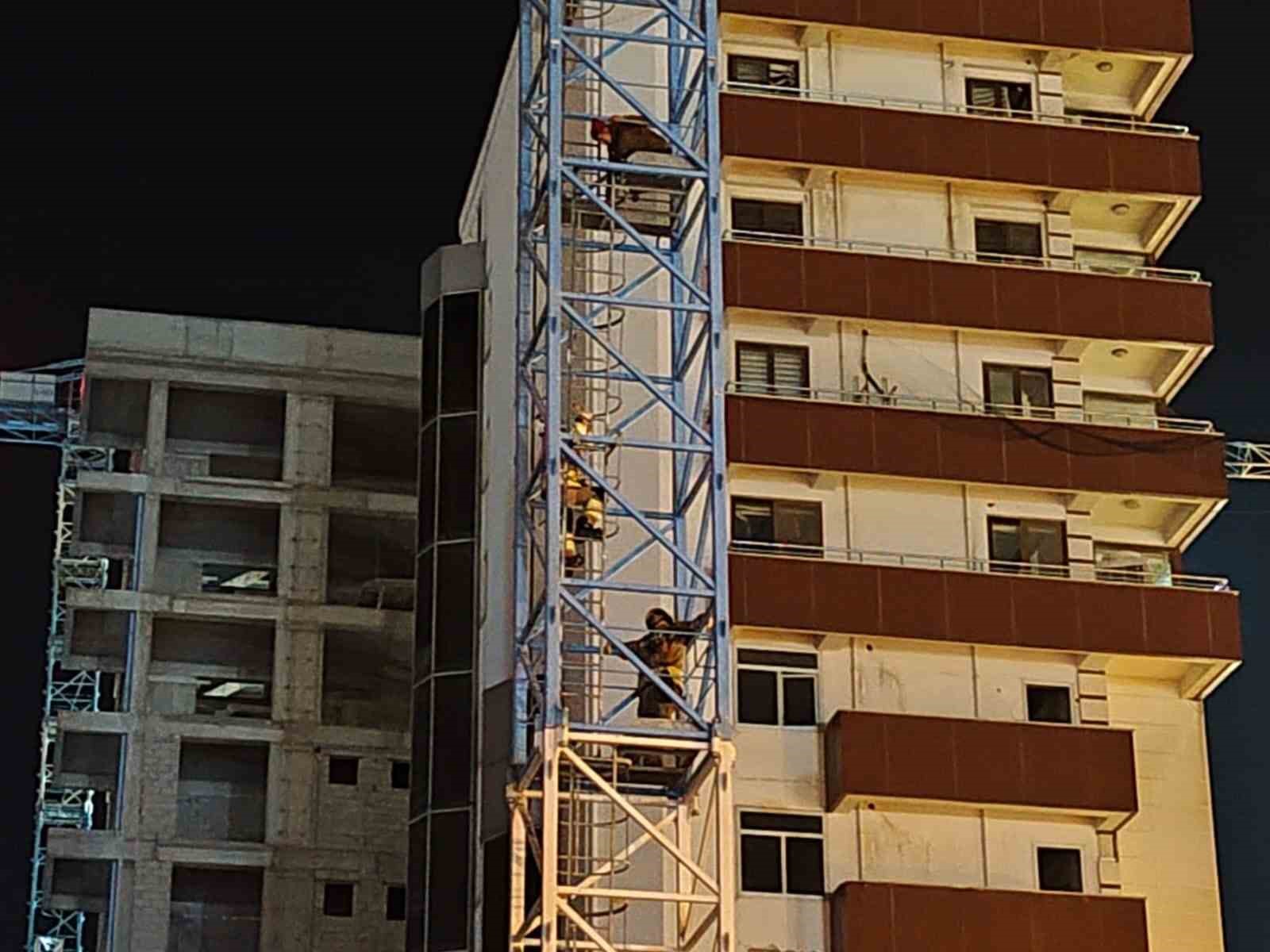 Vince çıkarak intihara kalkışan şahsı itfaiye vazgeçirdi 4 vince cikarak intihara kalkisan sahsi itfaiye vazgecirdi 0 iQORuPhR