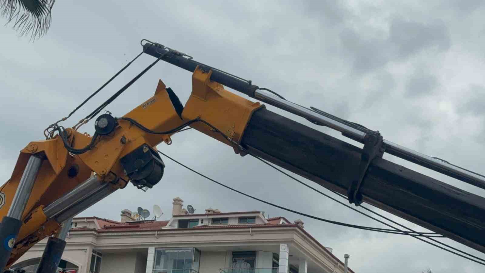 Vincin kopan parçasının altında kalan genç hayatını kaybetti 8 vincin kopan parcasinin altinda kalan genc hayatini kaybetti 4 TeLsc8XA