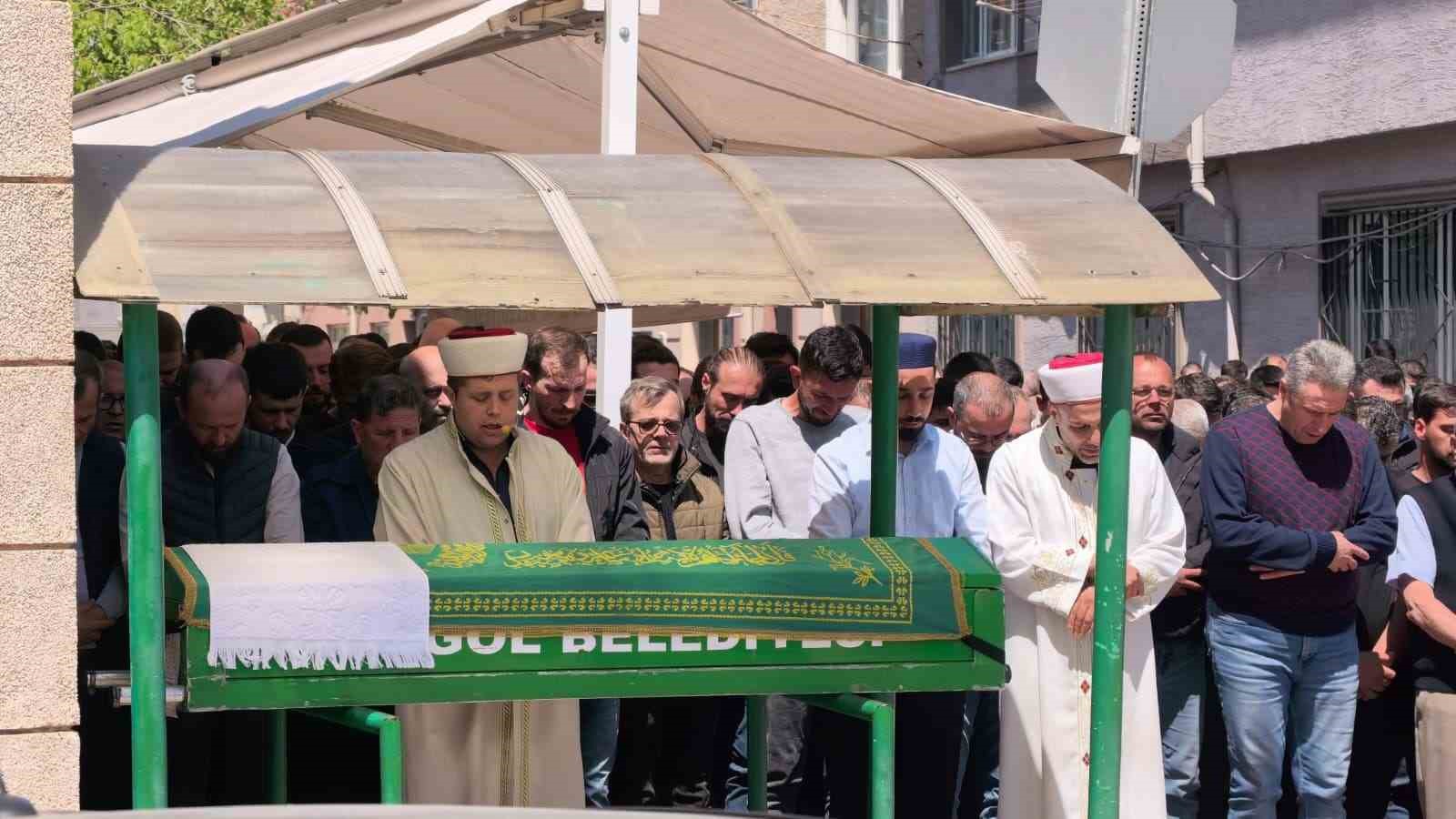 vincten atlamasi sonucu hayatini kaybeden surucu topraga verildi 1 jtMSFeH3