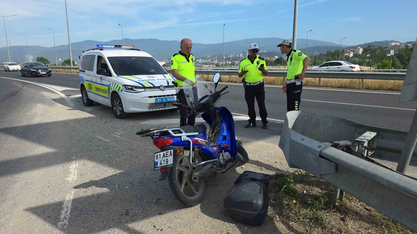 Virajı alamayan motosiklet sürücüsü bariyere çarptı 6 viraji alamayan motosiklet surucusu bariyere carpti 2 TOj7cX2P