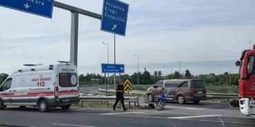 viraji-alamayan-motosiklet-surucusu-bariyere-carpti-y5pkTWLN.jpg