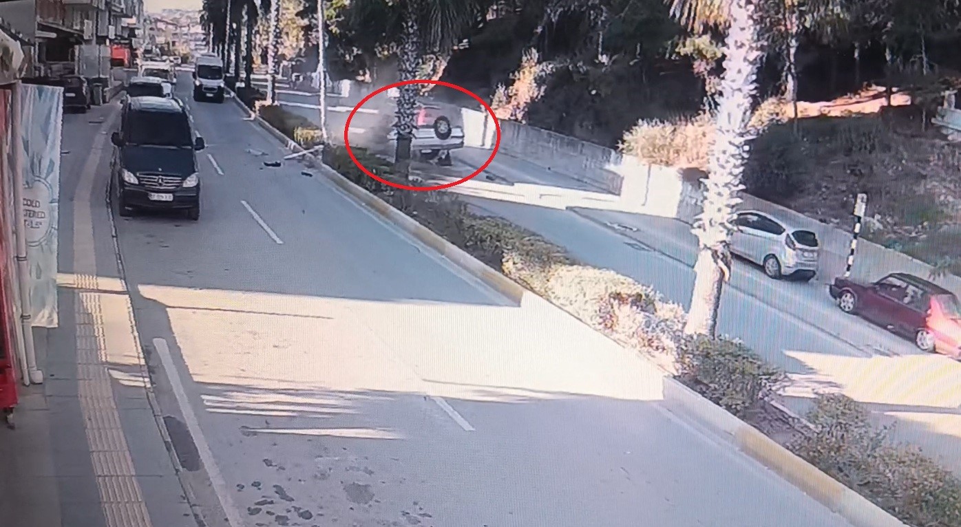 viraji alamayan otomobil refujdeki aydinlatma diregine carpip takla atti 2 yarali 7 NrpTsG8U
