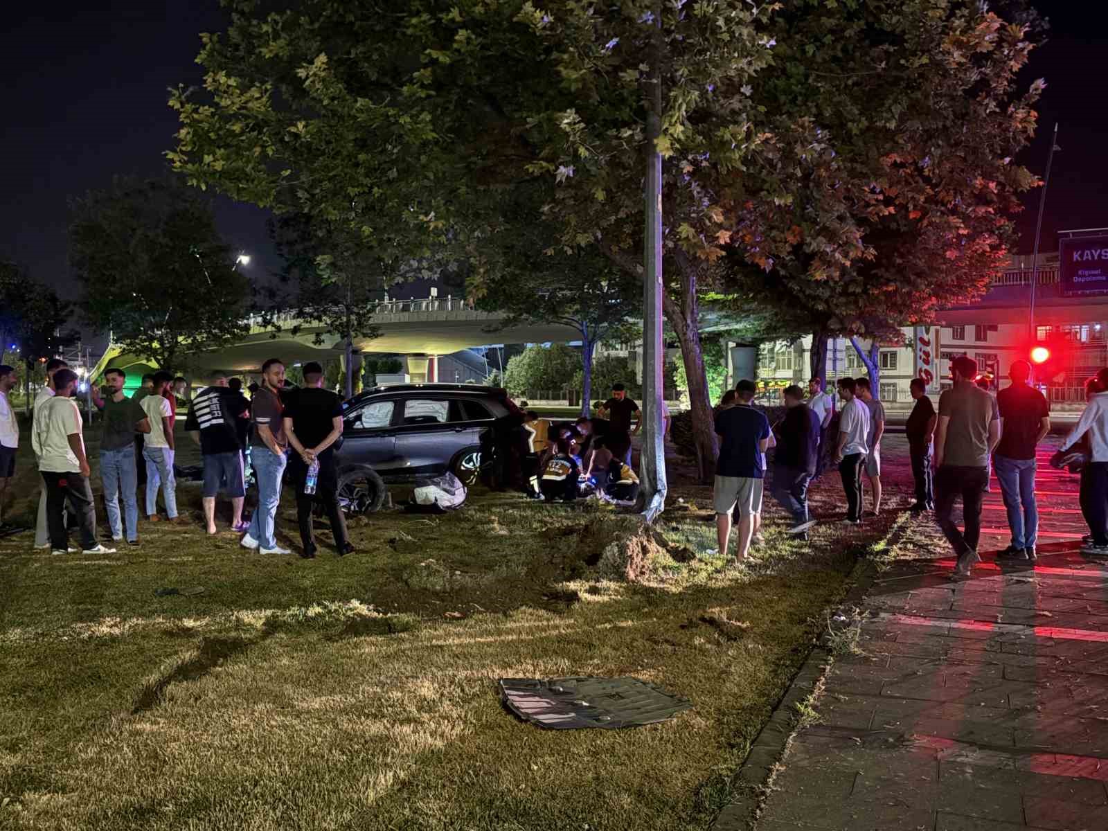 viraji alamayan suv tarzi arac aydinlatma diregini yerinden soktu 1 yarali 1 XFuNymvn