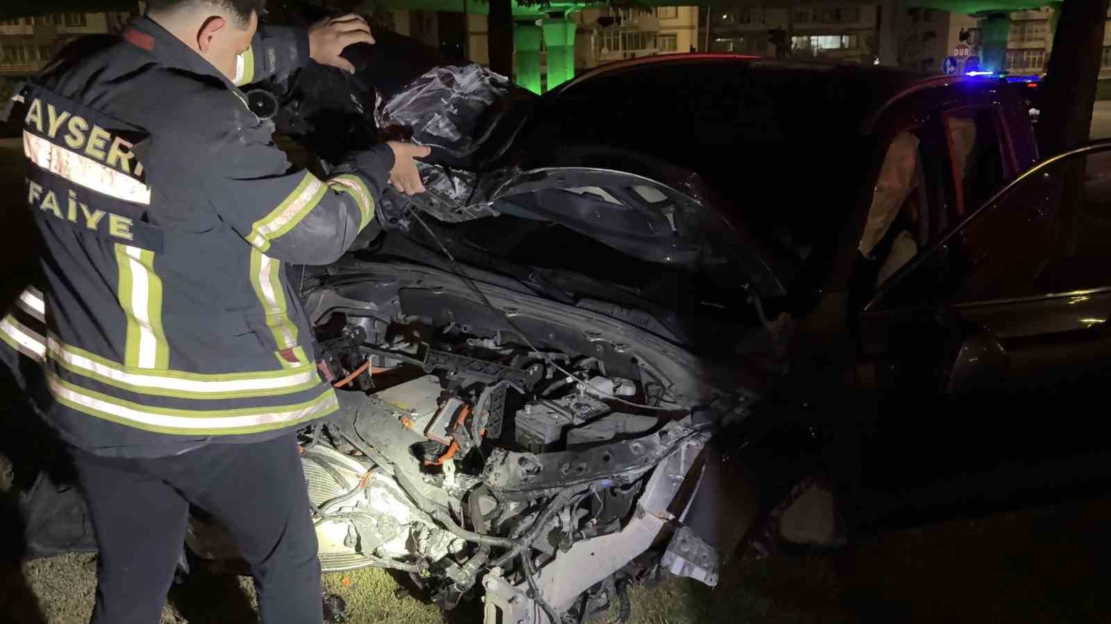 viraji alamayan suv tarzi arac aydinlatma diregini yerinden soktu 1 yarali 4 C8I5GVWh