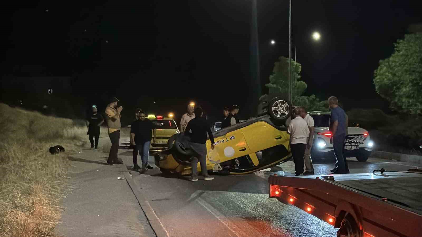 viraji alamayan ticari taksi ters dondu 2 yolcu yaralandi 1 7eDJ38mb