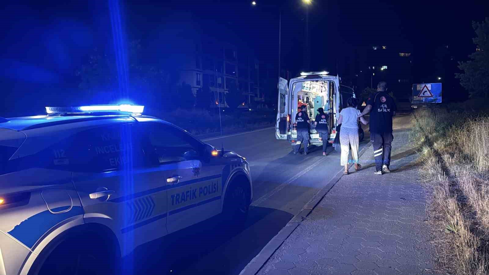 viraji alamayan ticari taksi ters dondu 2 yolcu yaralandi 2 sTlyBaUS
