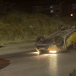 viraji-alamayan-ticari-taksi-ters-dondu-2-yolcu-yaralandi-5IkQgGlB.jpg