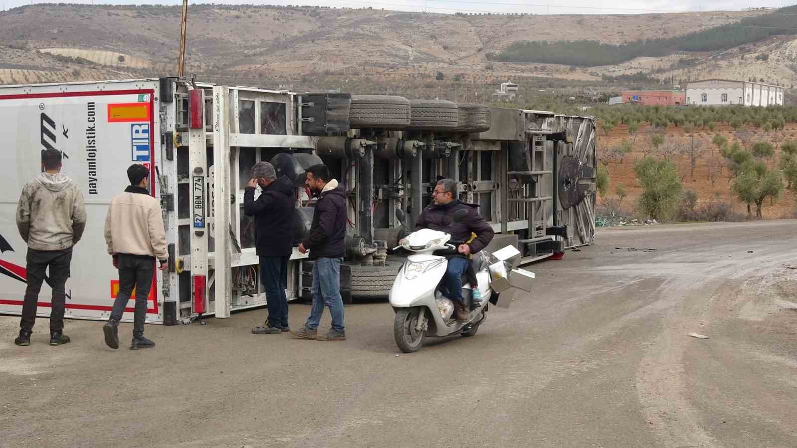 viraji alamayan tir yan yatti 0