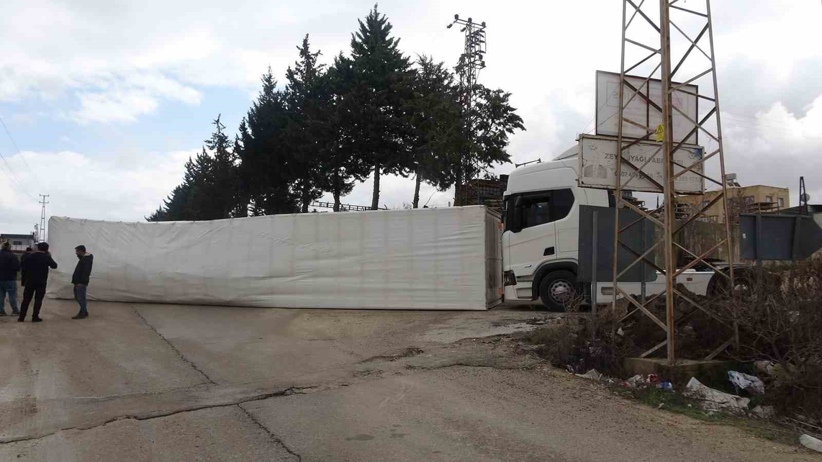 viraji alamayan tir yan yatti 2 EzDWeHUu