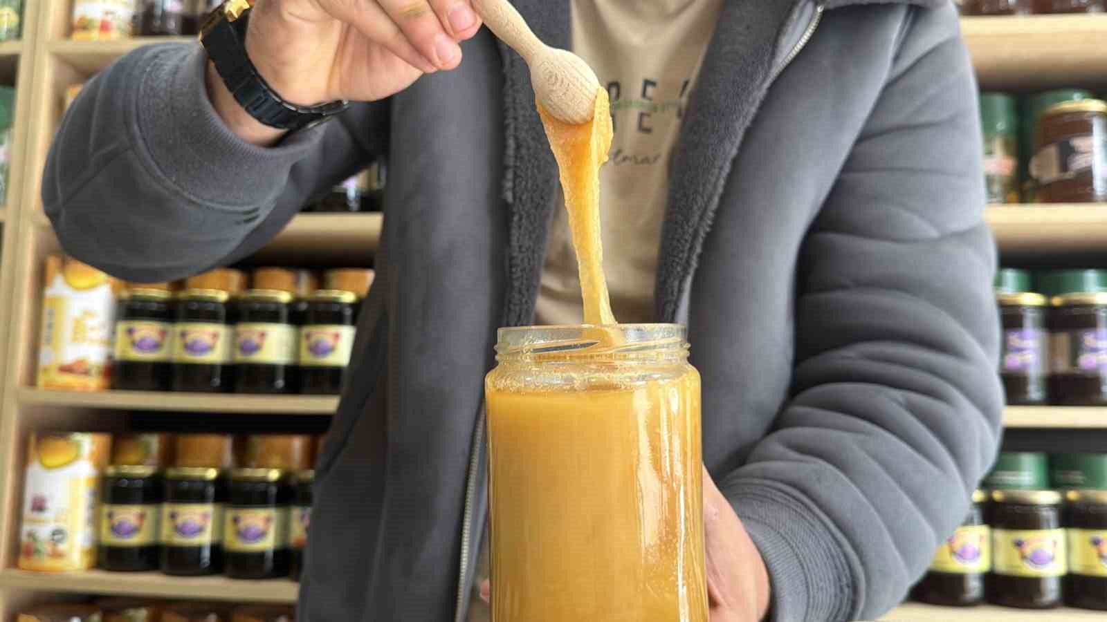 Viral olan ayı, satışları katladı: Balcı dükkanının başköşesine ’bayılan ayı’ dekoru yerleşti 7 viral olan ayi satislari katladi balci dukkaninin baskosesine bayilan ayi dekoru yerlesti 3