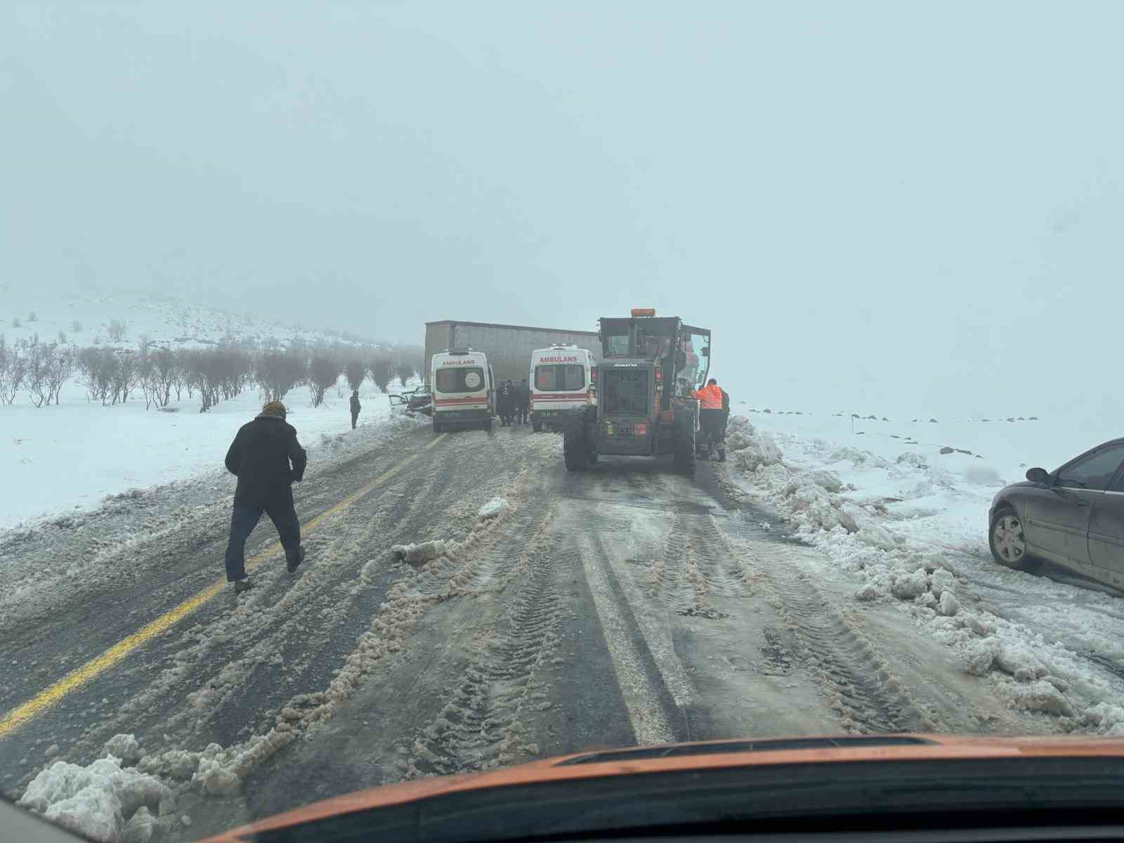 viransehir diyarbakir yolunda zincirleme kaza 4 yarali 4