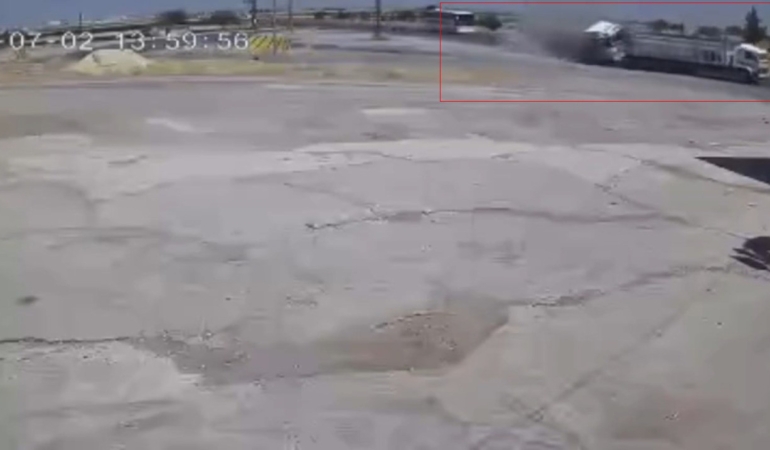 viransehirdeki-olumlu-trafik-kazasinin-guvenlik-kamerasi-goruntuleri-ortaya-cikti-PGarCBXY.jpg
