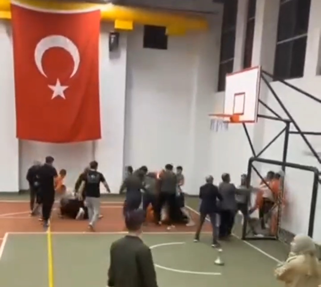 voleybol turnuvasinda 6 ogretmen darp edildi 0 vXOgYWal
