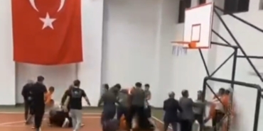 voleybol-turnuvasinda-6-ogretmen-darp-edildi-rm9NkXBv.jpg