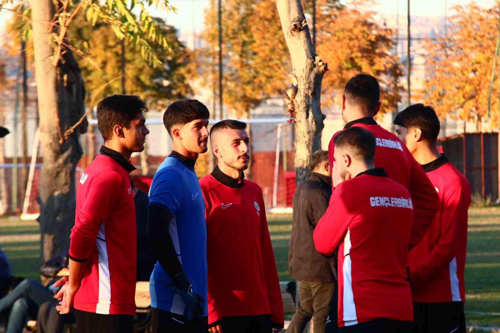 Volkan Demirel: "Gençlerbirliği ruhunu iliklerime kadar hissettim" 8 volkan demirel genclerbirligi ruhunu iliklerime kadar hissettim 4 6PTOcbq9