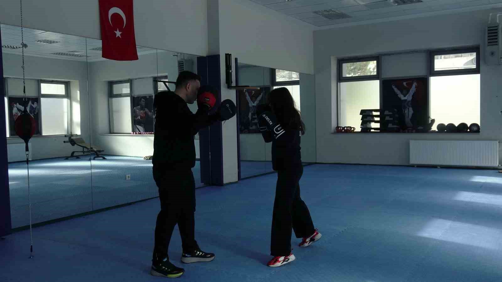 Vücut geliştirmek için gittiği salonda kick boksla tanıştı, 5 ay sonra Ünilig’de 3. oldu 8 vucut gelistirmek icin gittigi salonda kick boksla tanisti 5 ay sonra uniligde 3 oldu 5SmYFrWf