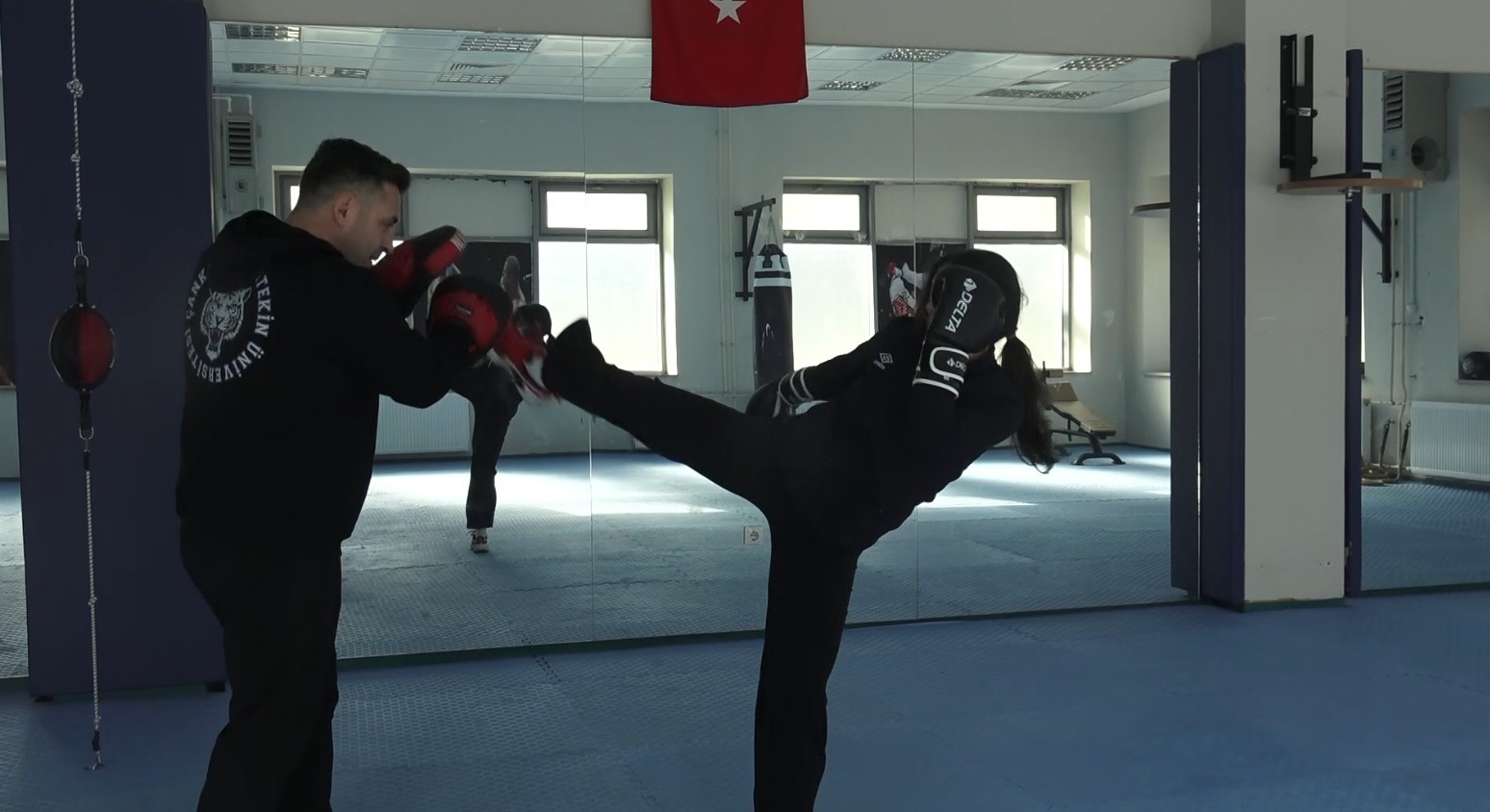 Vücut geliştirmek için gittiği salonda kick boksla tanıştı, 5 ay sonra Ünilig’de 3. oldu 6 vucut gelistirmek icin gittigi salonda kick boksla tanisti 5 ay sonra uniligde 3 oldu bWpKtzcs