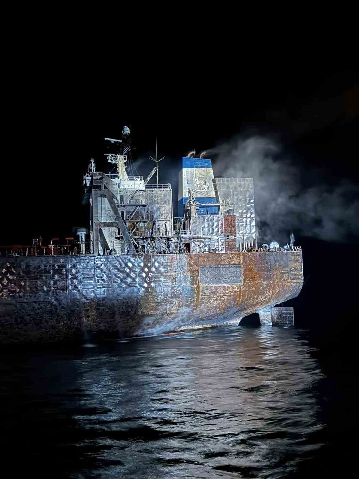 vurulan tanker kairosta sizinti tespit edildi 2 7TpBmQZg