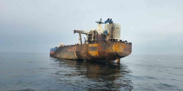 vurulan-tanker-kairosta-sizinti-tespit-edildi-n6b8OPLk.jpg