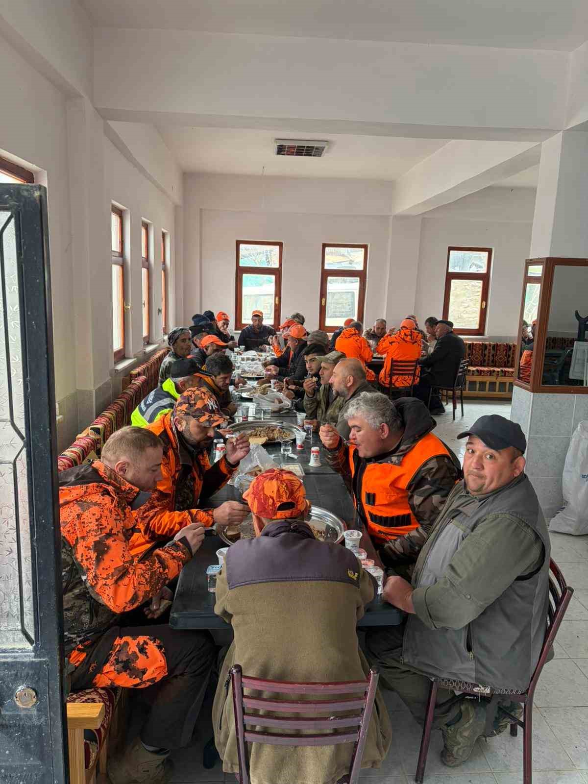 yaban domuzlarina karsi surek avi 2 62wHGWNP