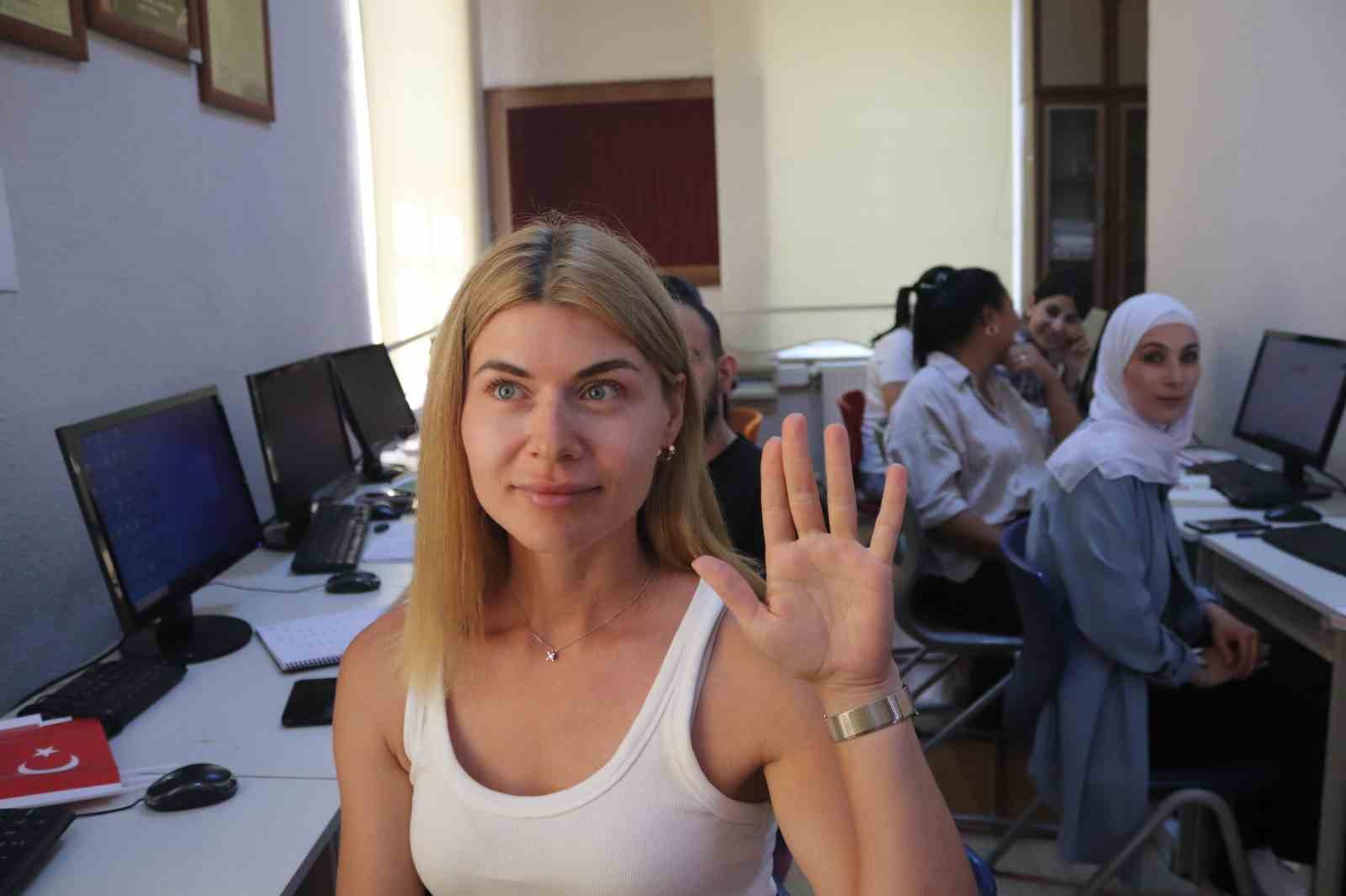 Yabancı gelinler Türkçe öğrenerek hayata uyum sağlıyor 6 yabanci gelinler turkce ogrenerek hayata uyum sagliyor 2 cHWzYgJZ