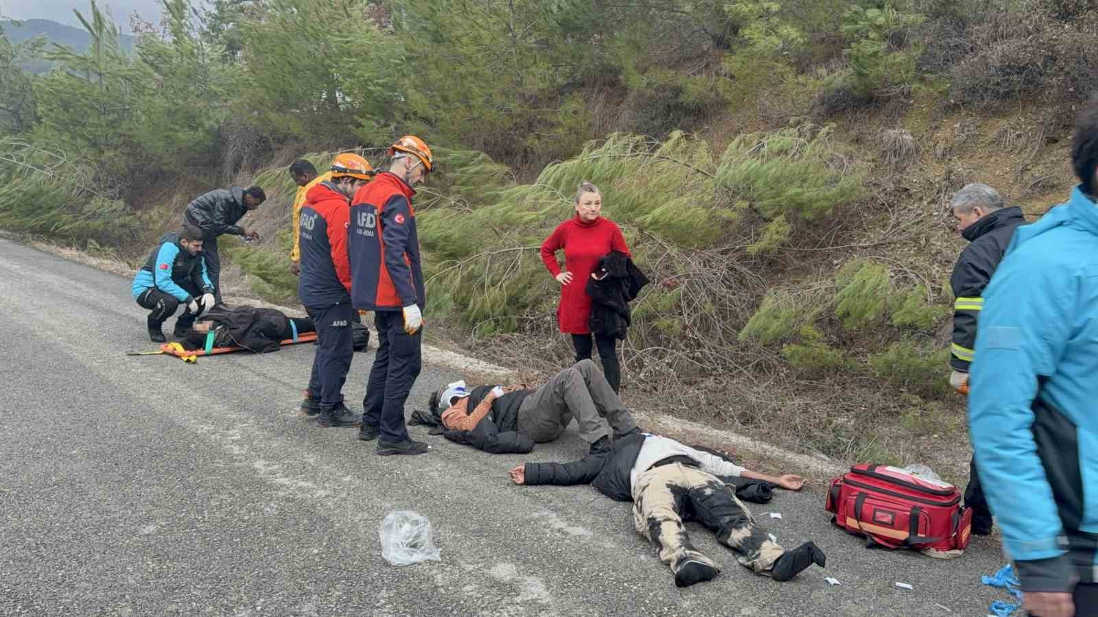 yabanci ogrencileri tasiyan minibus sarampole uctu 17 yarali 0 YbkCbCXD