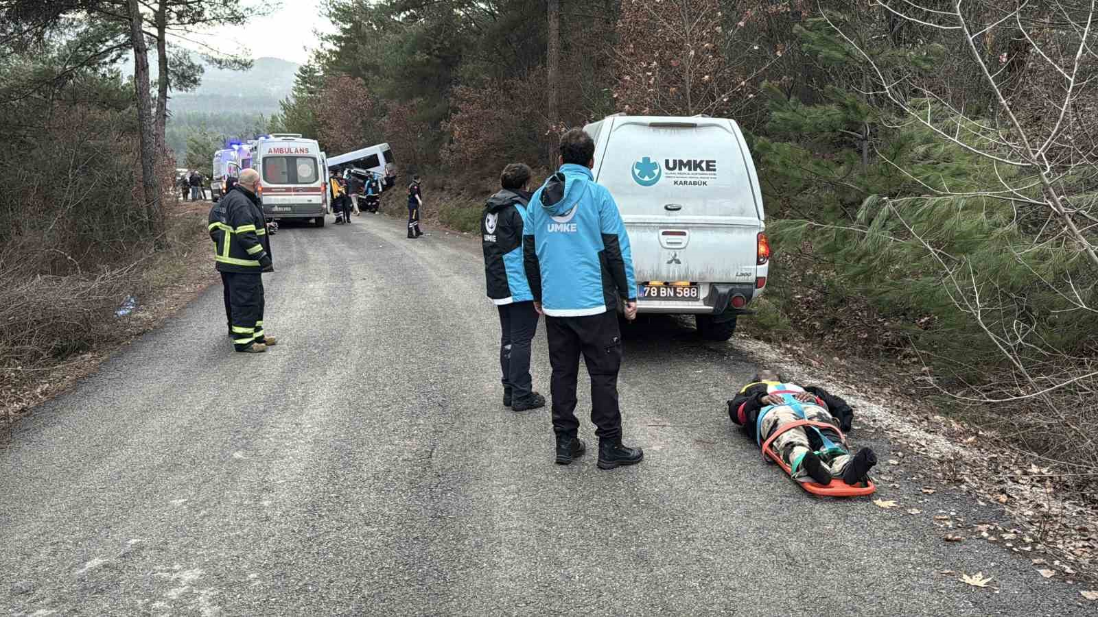 yabanci ogrencileri tasiyan minibus sarampole uctu 17 yarali 1