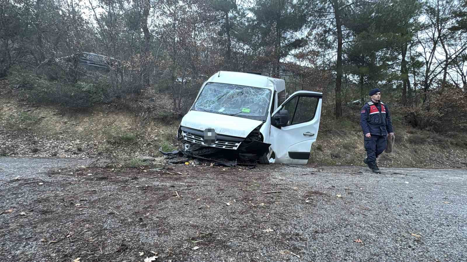 yabanci ogrencileri tasiyan minibus sarampole uctu 17 yarali 4 5pUZ7XJZ