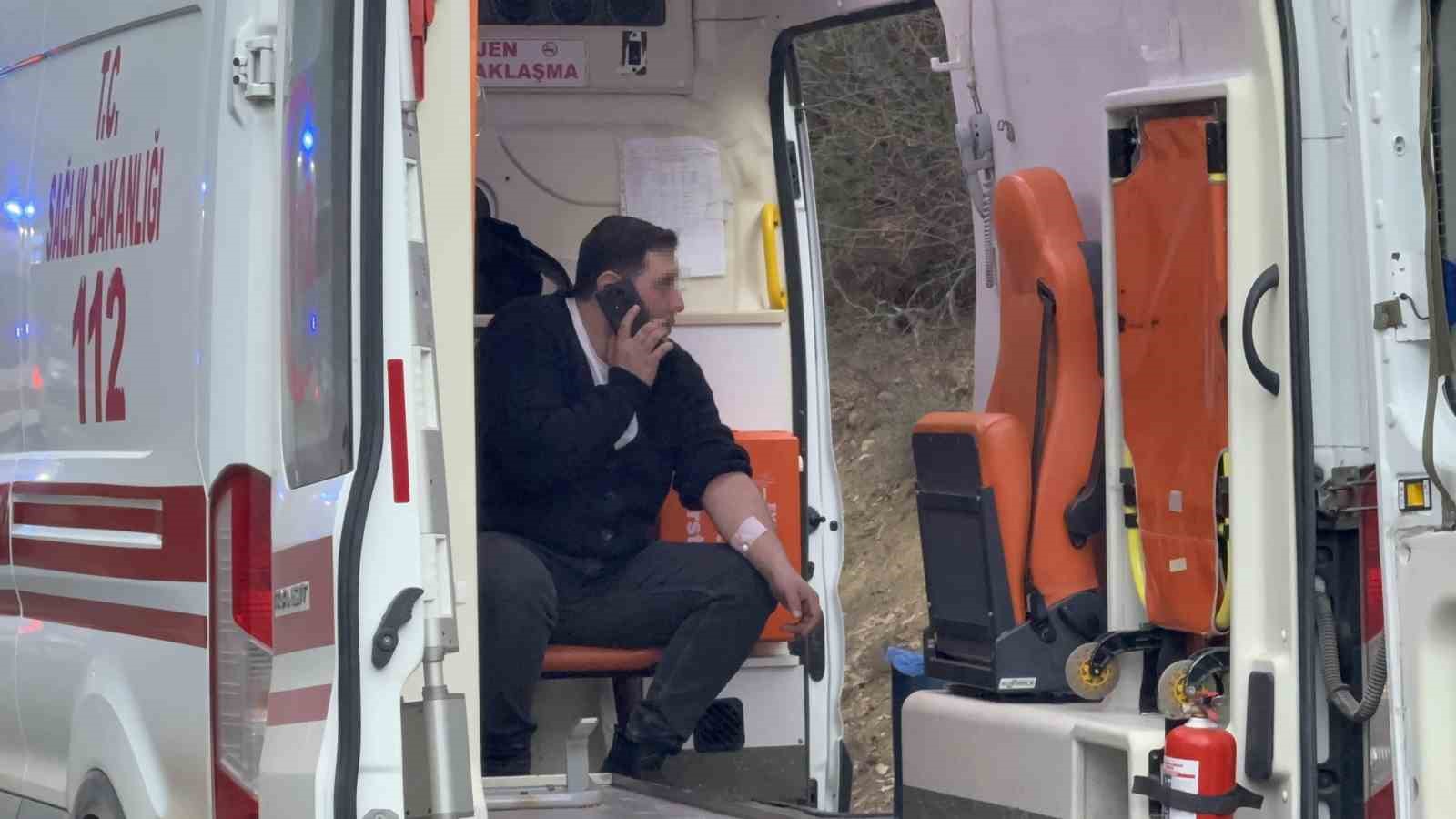 yabanci ogrencileri tasiyan minibus sarampole uctu 17 yarali 6 HhLrK22Z