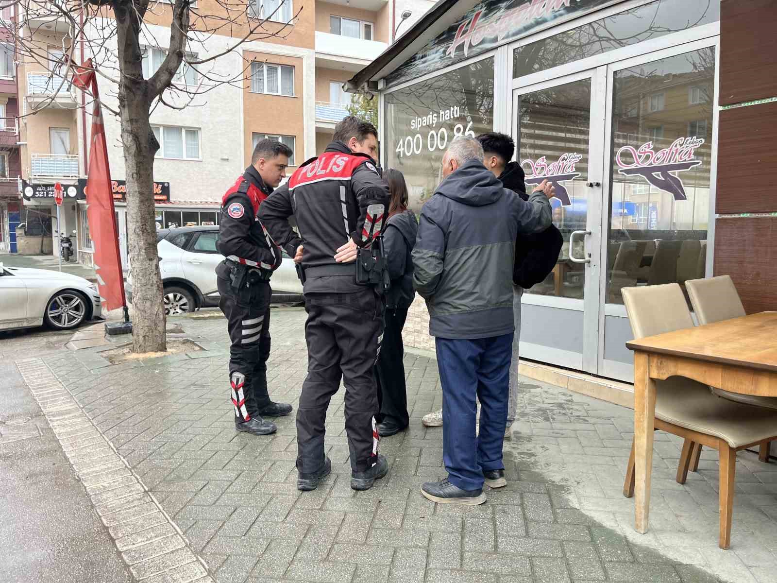 Yabancı uyruklu kadının erkek arkadaşı telefonunu alıp kayıplara karıştı 5 yabanci uyruklu kadinin erkek arkadasi telefonunu alip kayiplara karisti 1 nKYBzt4G