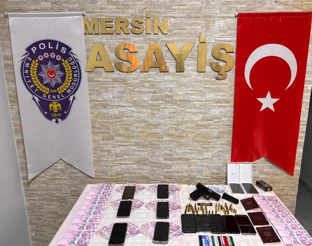yabancilarin pasaportlarina el koyup fuhus yaptiran sebeke cokertildi 3 tutuklama 2 GSSZQ8wt