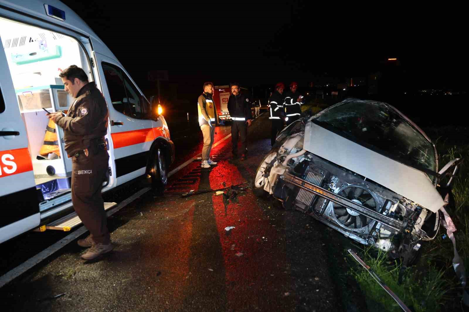 yagis nedeniyle kontrolden cikan otomobil takla atti 1 yarali 1 UJfrijka