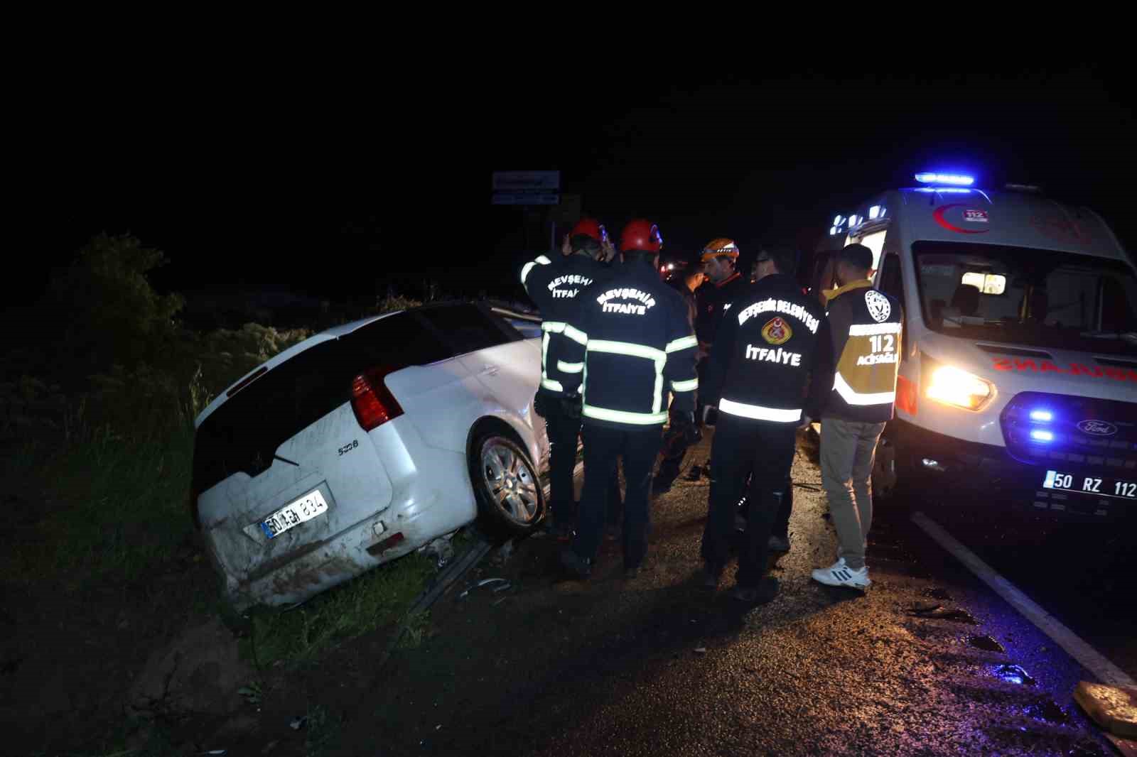 yagis nedeniyle kontrolden cikan otomobil takla atti 1 yarali 2 BuV8TCI4